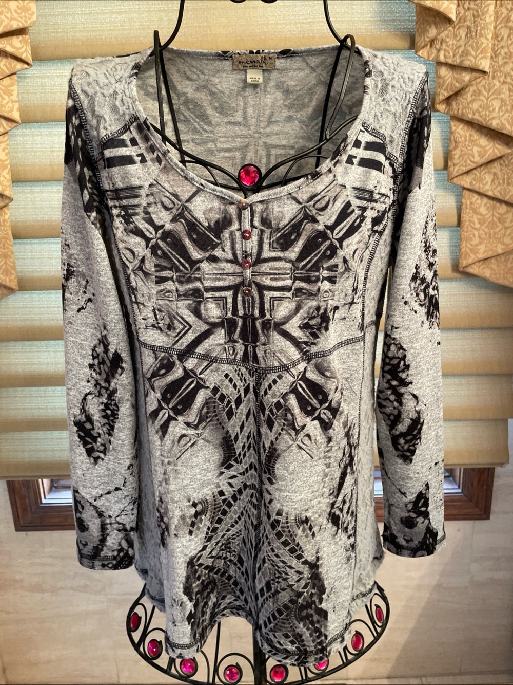 One World Live And Let Live Women Gray/Black Print Lace Panel Henley Top Size M